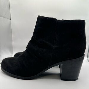Arizona Black Laser Cut Out Chunk Heel Ankle Boot Booties Size 9